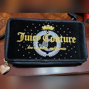 Juicy Couture Vintage Wallet,  Can be worn as Crossbody also.Excellent condition